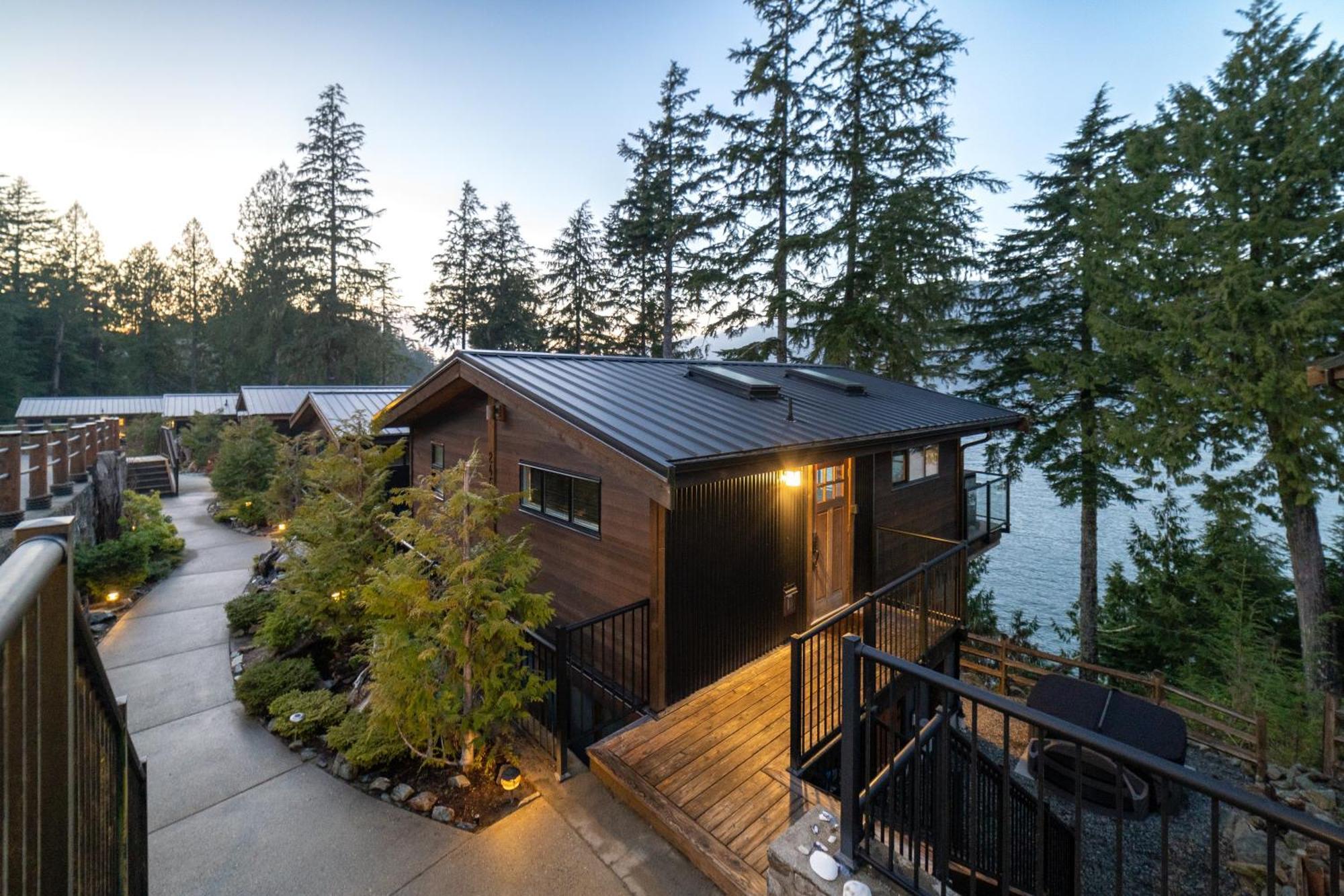 Handsome Dan'S Vacation Cottage Rentals Port Renfrew Esterno foto